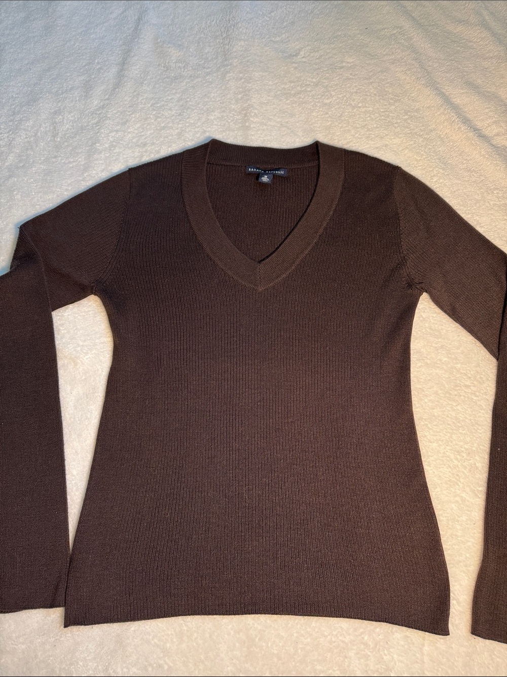 Banana Republic brown silk/cashmere blend v-neck sweater. M.